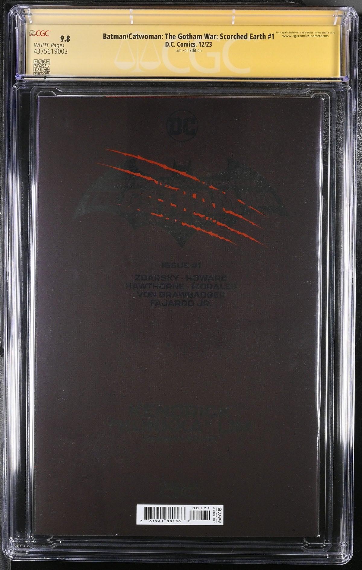 CGC BATMAN CATWOMAN THE GOTHAM WAR SCORCHED EARTH #1 LIM FOIL EDITION (9.8) SIGNATURE SERIES - SIGNED BY KENDRICK "KUNKKA" LIM - Kings Comics