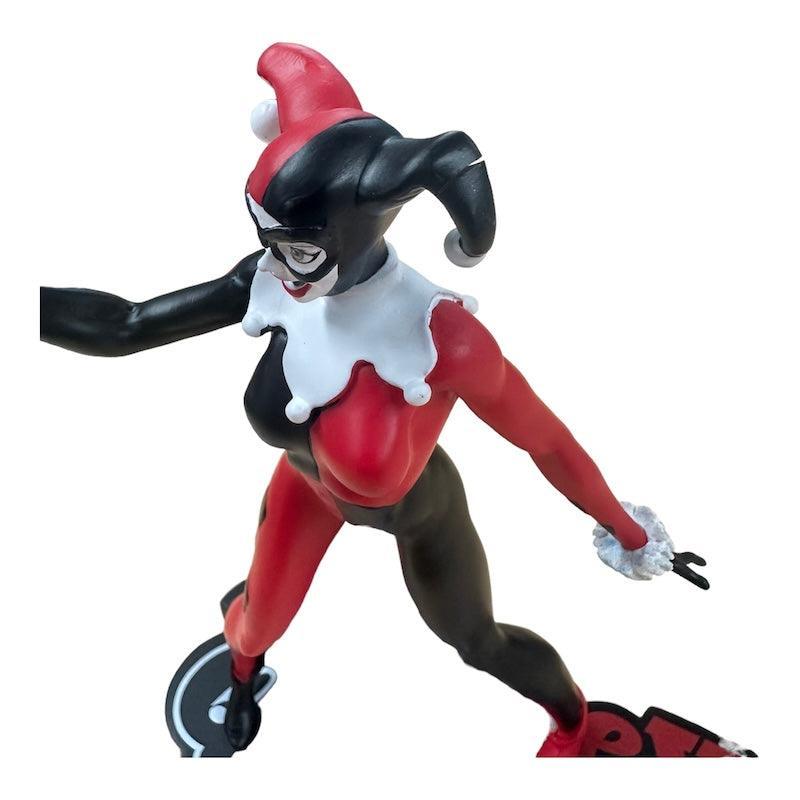 (DAMAGED) HARLEY QUINN RED WHITE & BLACK STATUE BY JIM LEE - Kings Comics