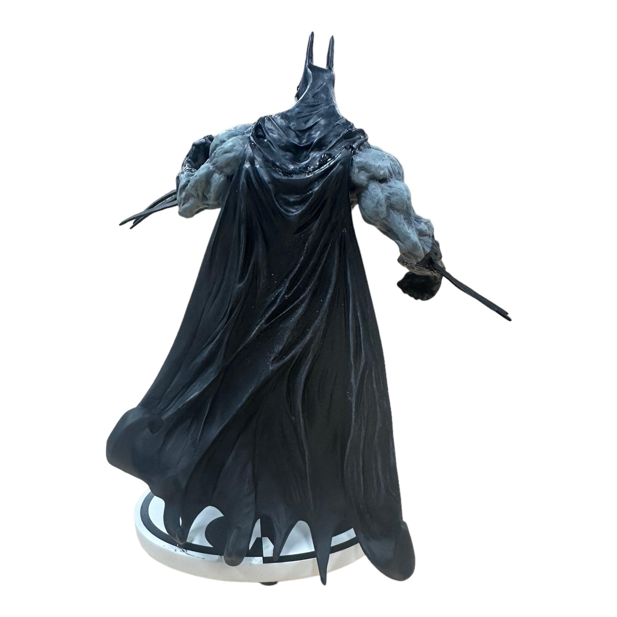 (DAMAGED) BATMAN BLACK & WHITE STATUE BY BISLEY 2ND ED - Kings Comics