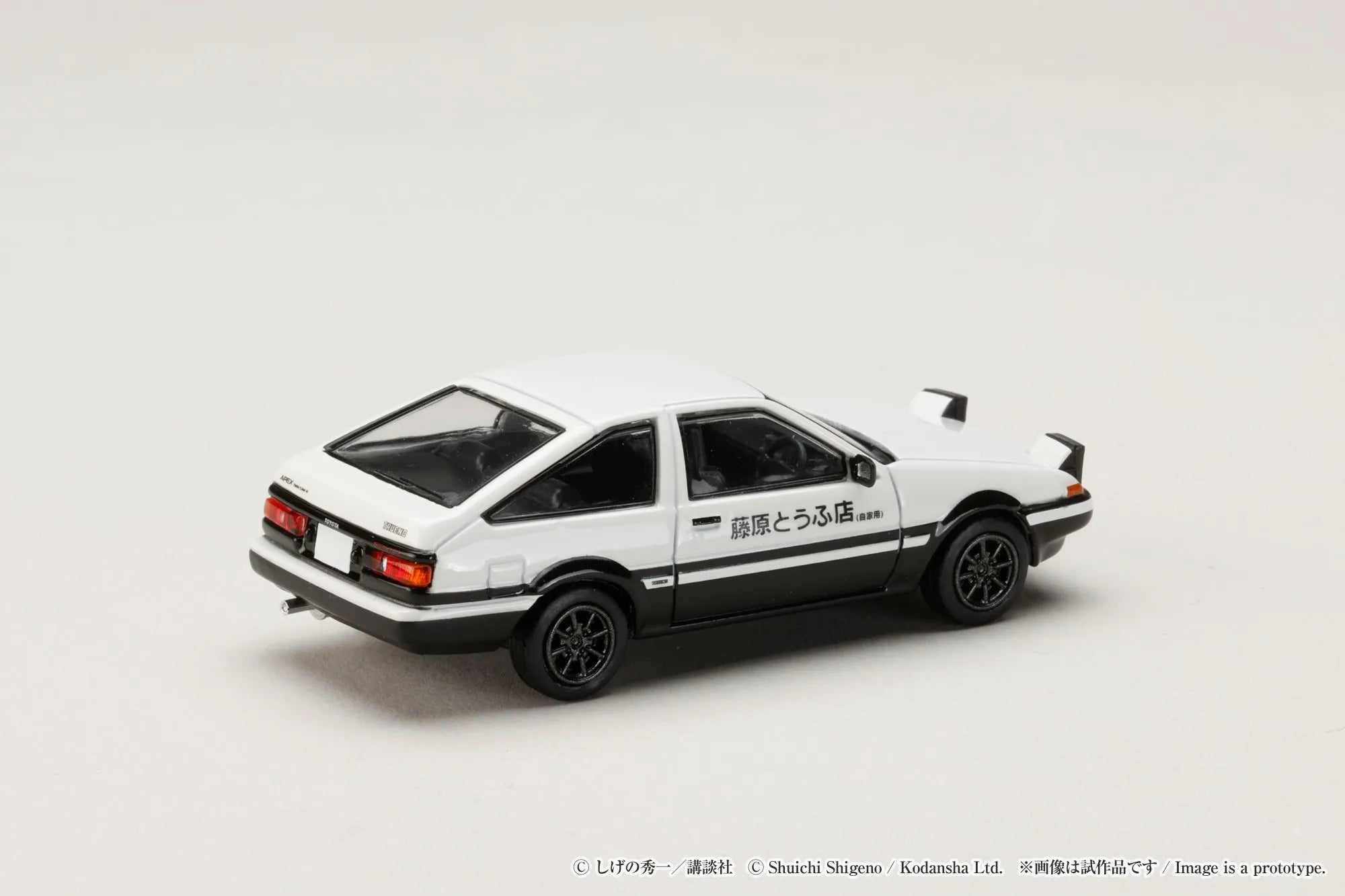 HOBBY JAPAN 1/64 TOYOTA SPRINTER TRUENO AE86 TAKUMI FUJIWARA VS KEISUKE TAKAHASHI INITIAL D