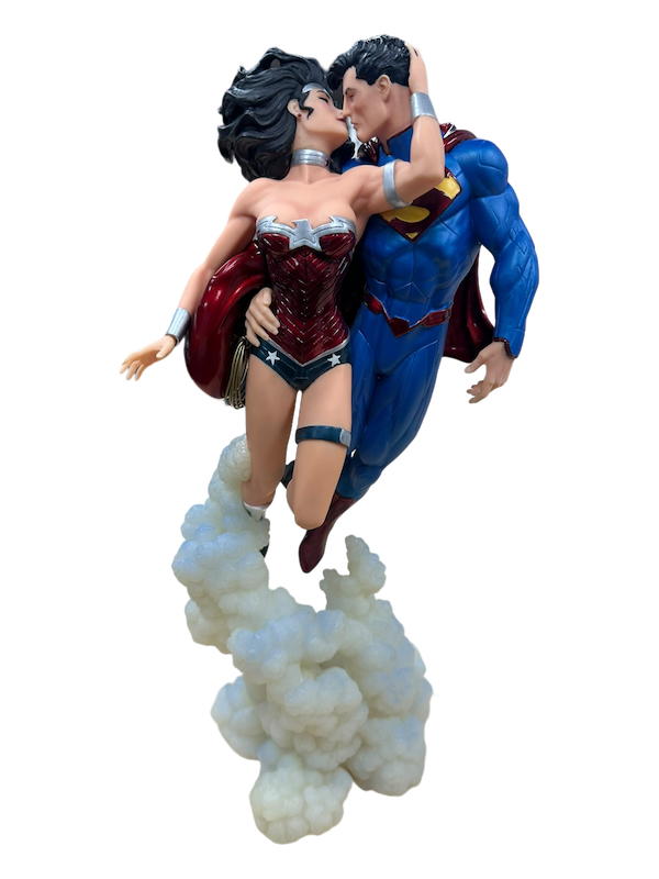 (DAMAGED) SUPERMAN WONDER WOMAN KISS JIM LEE STATUE