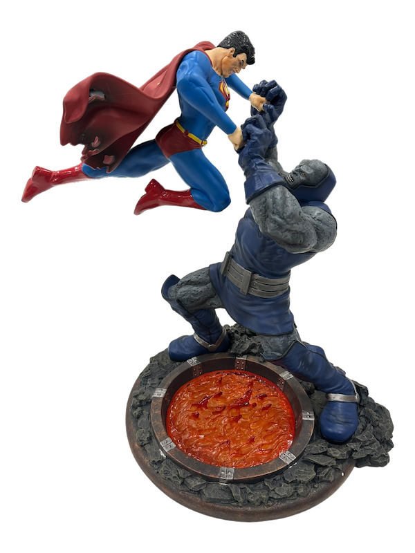 (DAMAGED) SUPERMAN VS DARKSEID STATUE 2ND ED