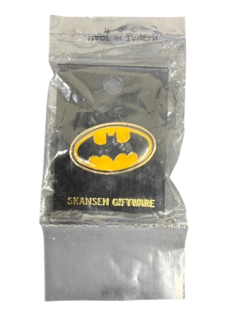 VINTAGE DC COMICS  BATMAN LOGO METAL BADGE OVAL (1988)