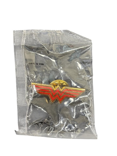 VINTAGE DC COMICS WONDER WOMAN METAL BADGE (1990)