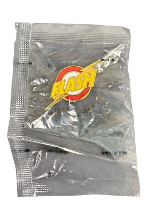 VINTAGE DC COMICS FLASH METAL BADGE (1990)