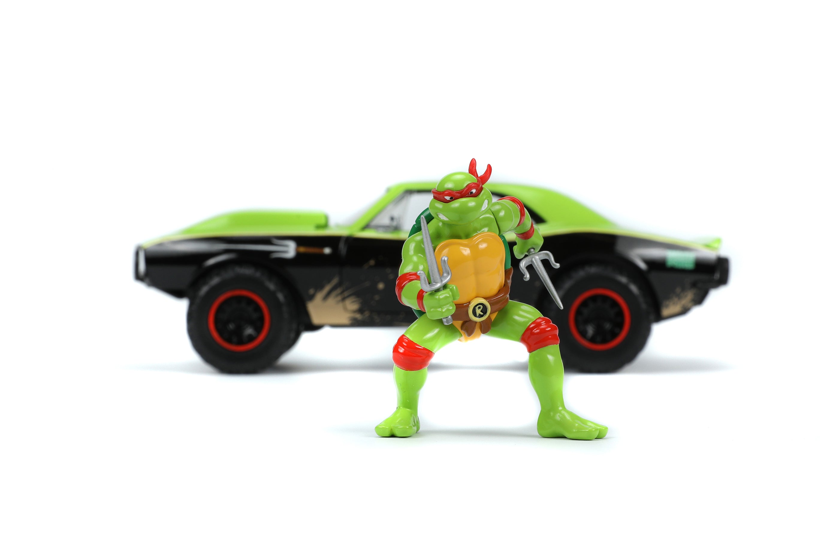 HOLLYWOOD RIDES 1967 CHEVY CAMARO W/TMNT RAPHAEL FIG 1/24 DIE-CAST VEHICLE