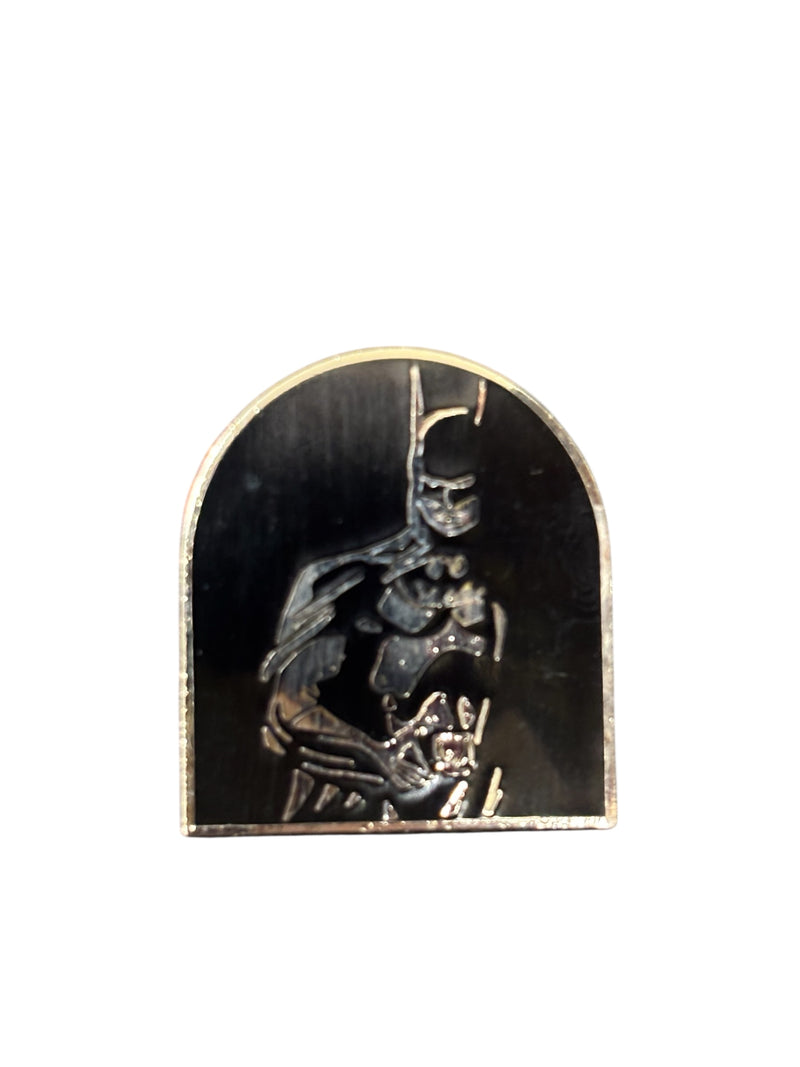 VINTAGE DC COMICS  BATMAN PROFILE ARCH METAL BADGE (1989)