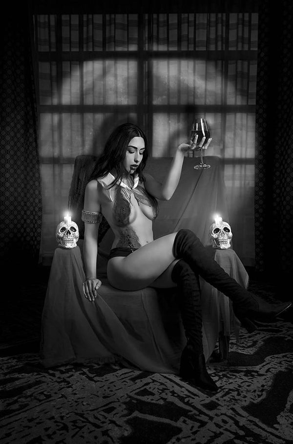 VAMPIRELLA 1992 #1 ONE SHOT 7 COPY COSPLAY B&W VIRGIN FOC INCV