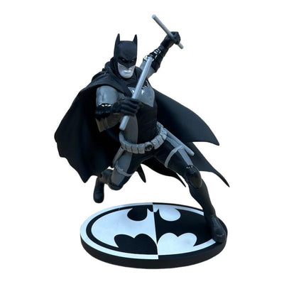 (DAMAGED) BATMAN BLACK & WHITE BATMAN EARTH 2 STATUE NICOLA SCOTT