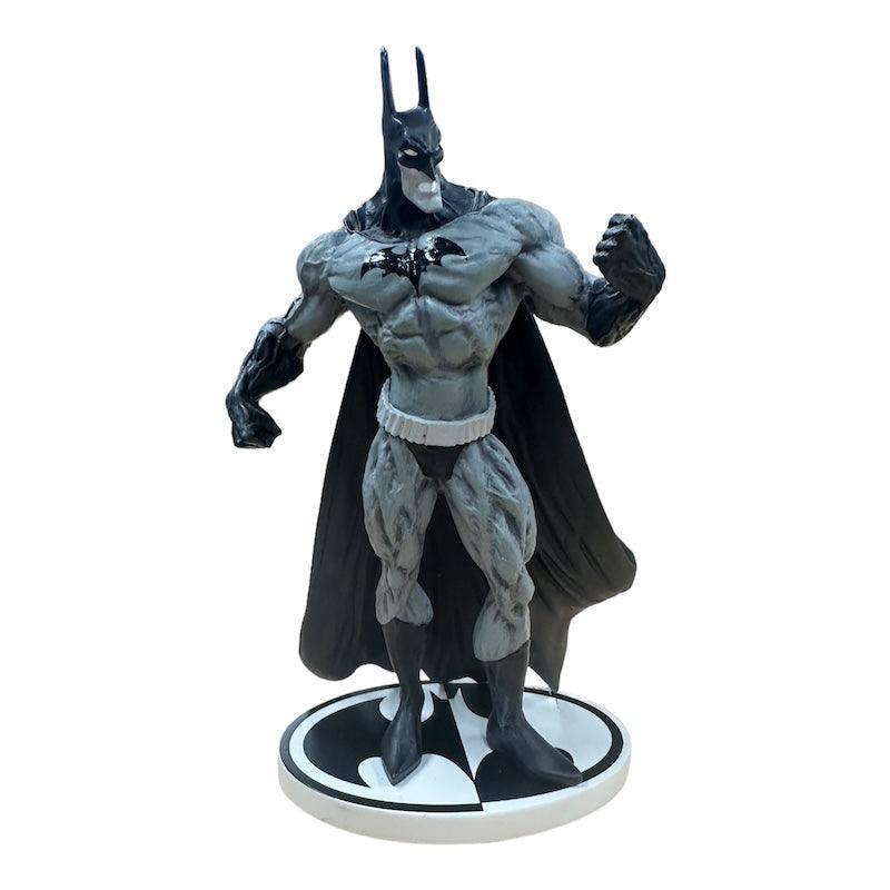 (DAMAGED) BATMAN BLACK & WHITE STATUE BY BISLEY 2ND ED