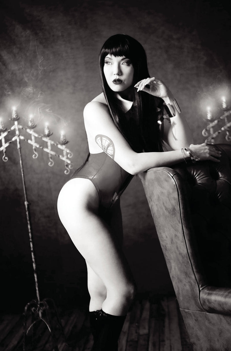 VAMPIRELLA VALENTINES SP ONE SHOT COSPLAY B&W VIRGIN FOC VAR