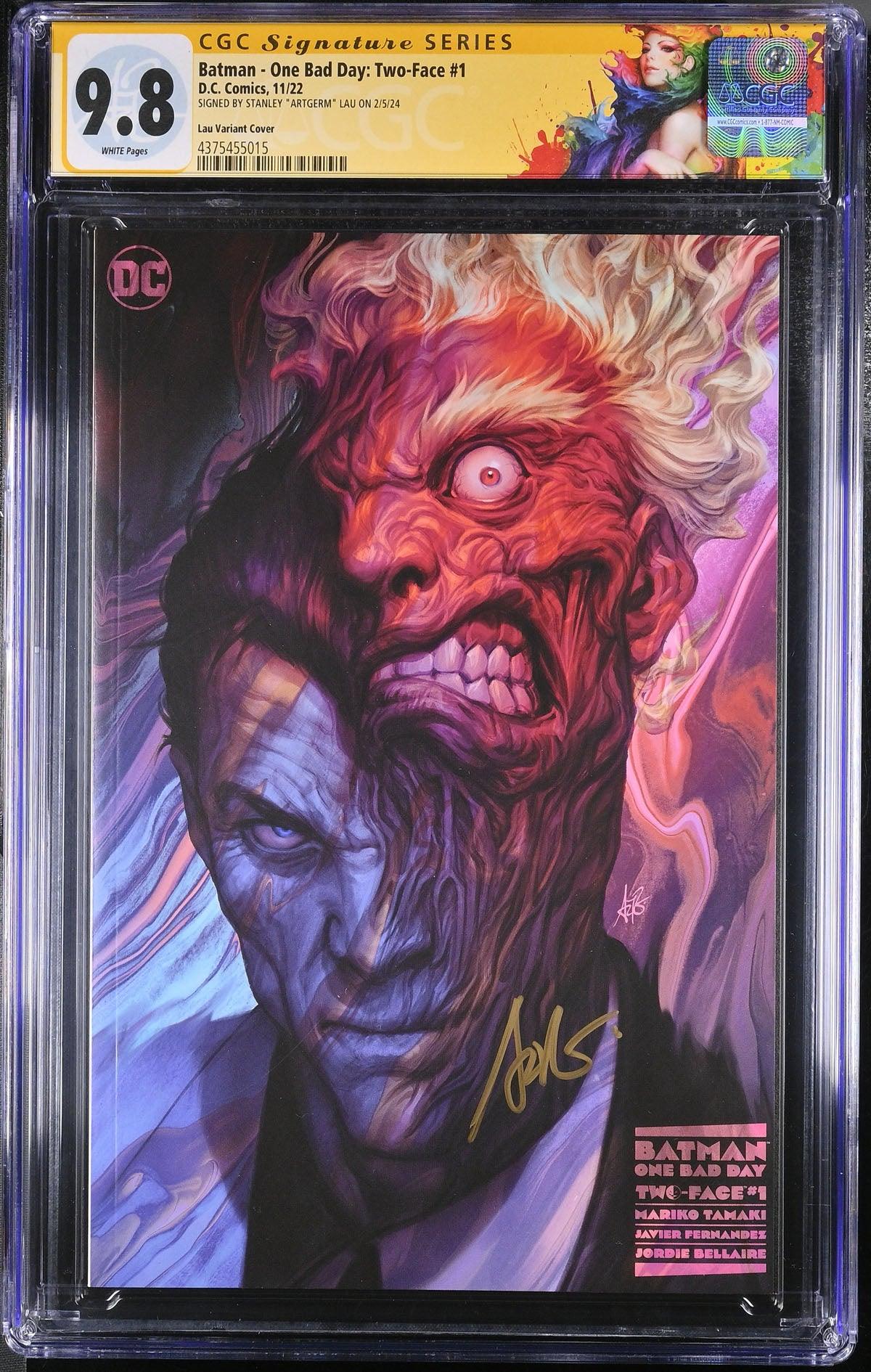 CGC BATMAN ONE BAD DAY TWO-FACE #1 1:25 LAU VARIANT (9.8) SIGNATURE SERIES - SIGNED BY STANLEY "ARTGERM" - Kings Comics