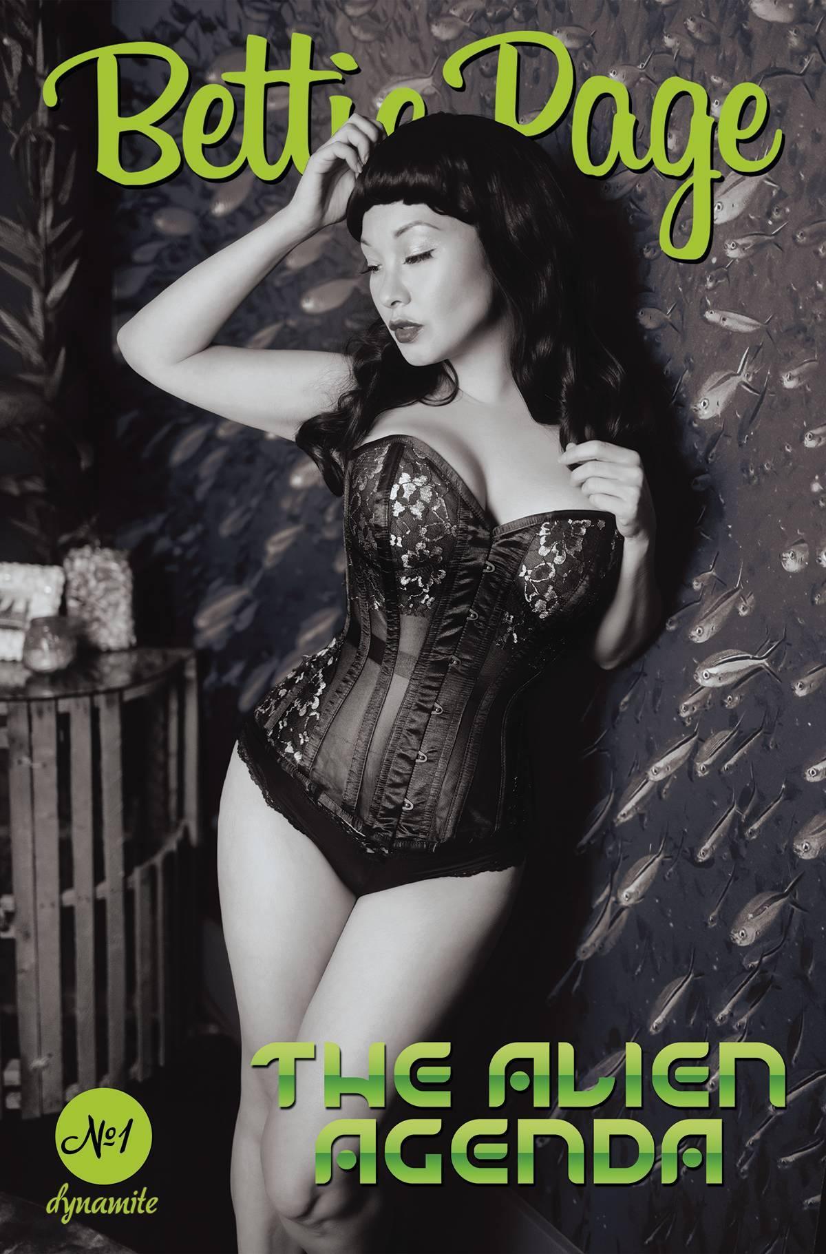 BETTIE PAGE ALIEN AGENDA #1 CVR G 10 COPY INCV COSPLAY B&W - Kings Comics